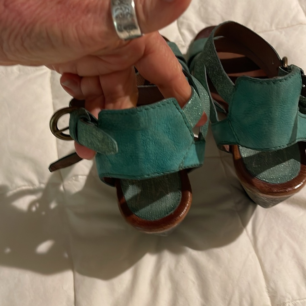 Elegant Teal Strappy Sandals - Picture 7 of 7